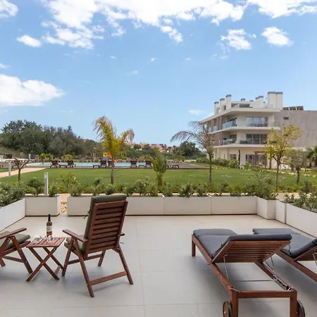 The Concierge - Amazing Pool & Sunshine Apartment *