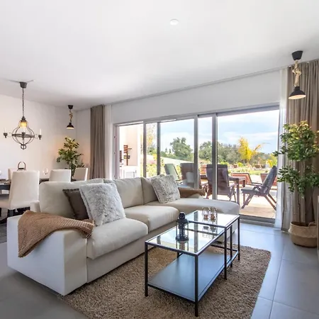 The Concierge - Amazing Pool & Sunshine Apartmán