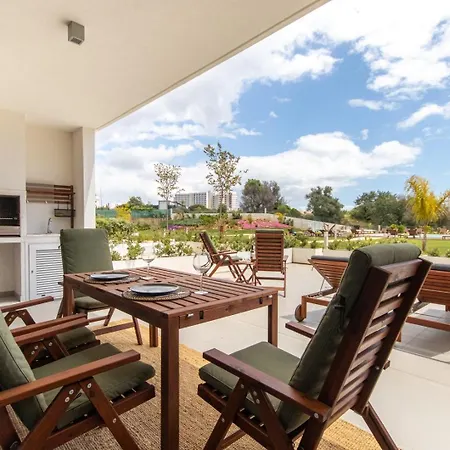 Apartmán The Concierge - Amazing Pool & Sunshine *